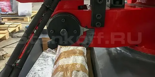 Полуавтоматический ленточнопильный станок KMT 400 KDG