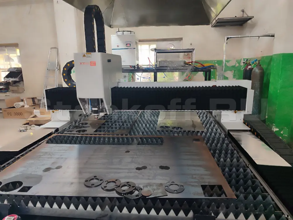 Пусконаладка оптоволоконного станка для резки металла XTC-1530H/3000 Reci в Омске