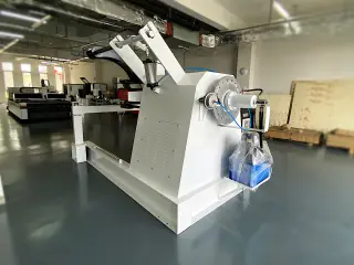 Оптоволоконный лазерный станок с автоматической рулонной подачей и конвейерным столом XTC-1530K/3000 Raycus/Reci — фото 7