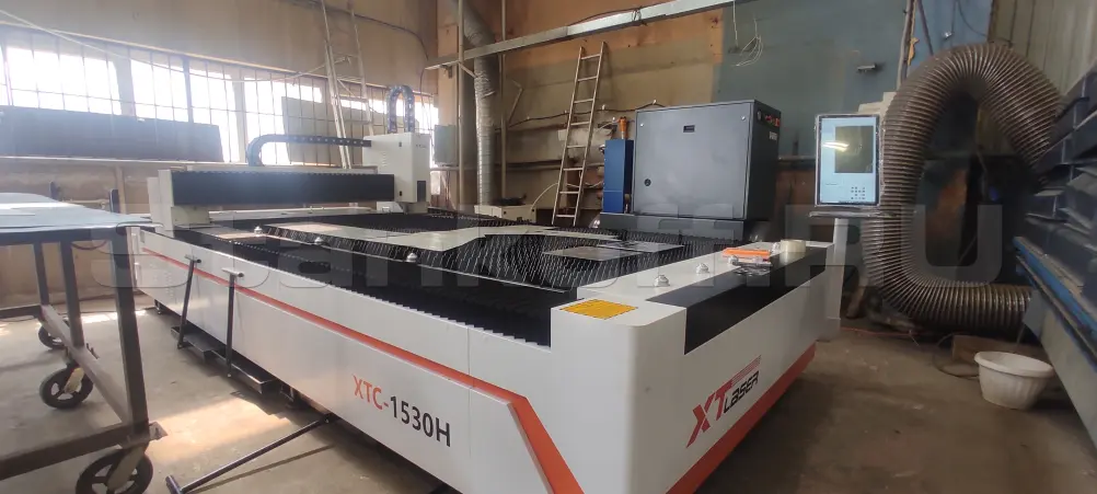 Оптоволоконный лазерный станок по металлу XTC-1530H/1500 Raycus