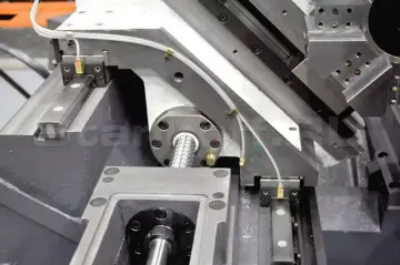 Монолитная литая массивная станина из чугуна