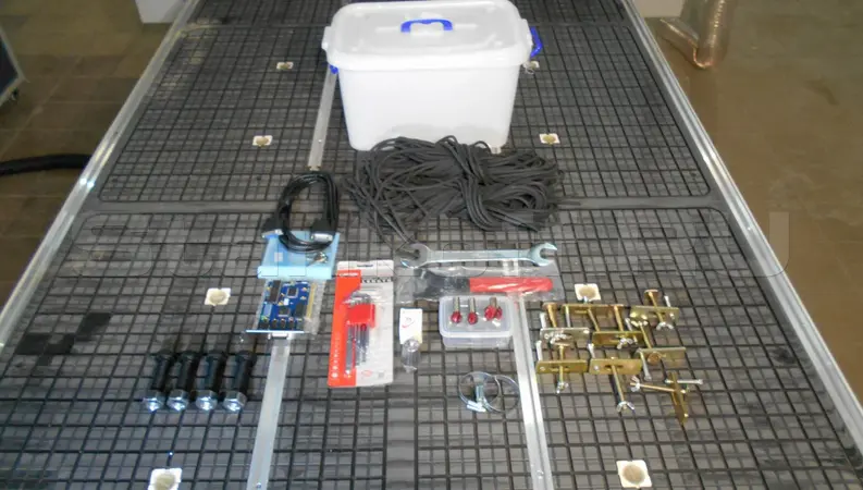 Фрезерный станок с ЧПУ с вакуумным столом LTT-1325A