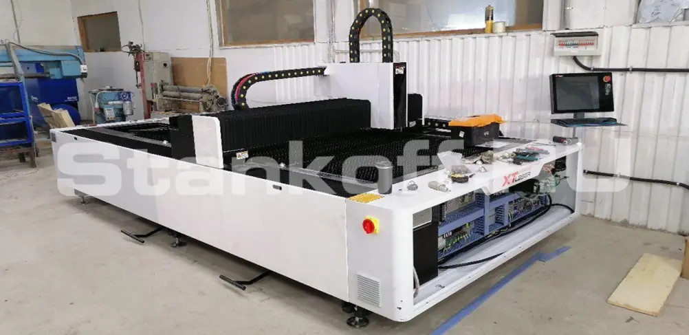 Запустили оптоволоконный лазерный станок XTC-1530S/1000 Raycus в Якутске для компании «Вентпромстрой»