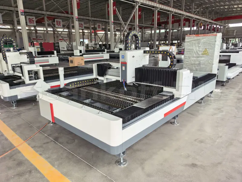 Оптоволоконный лазерный станок HGTECH SMART-3015A/3000 Raycus