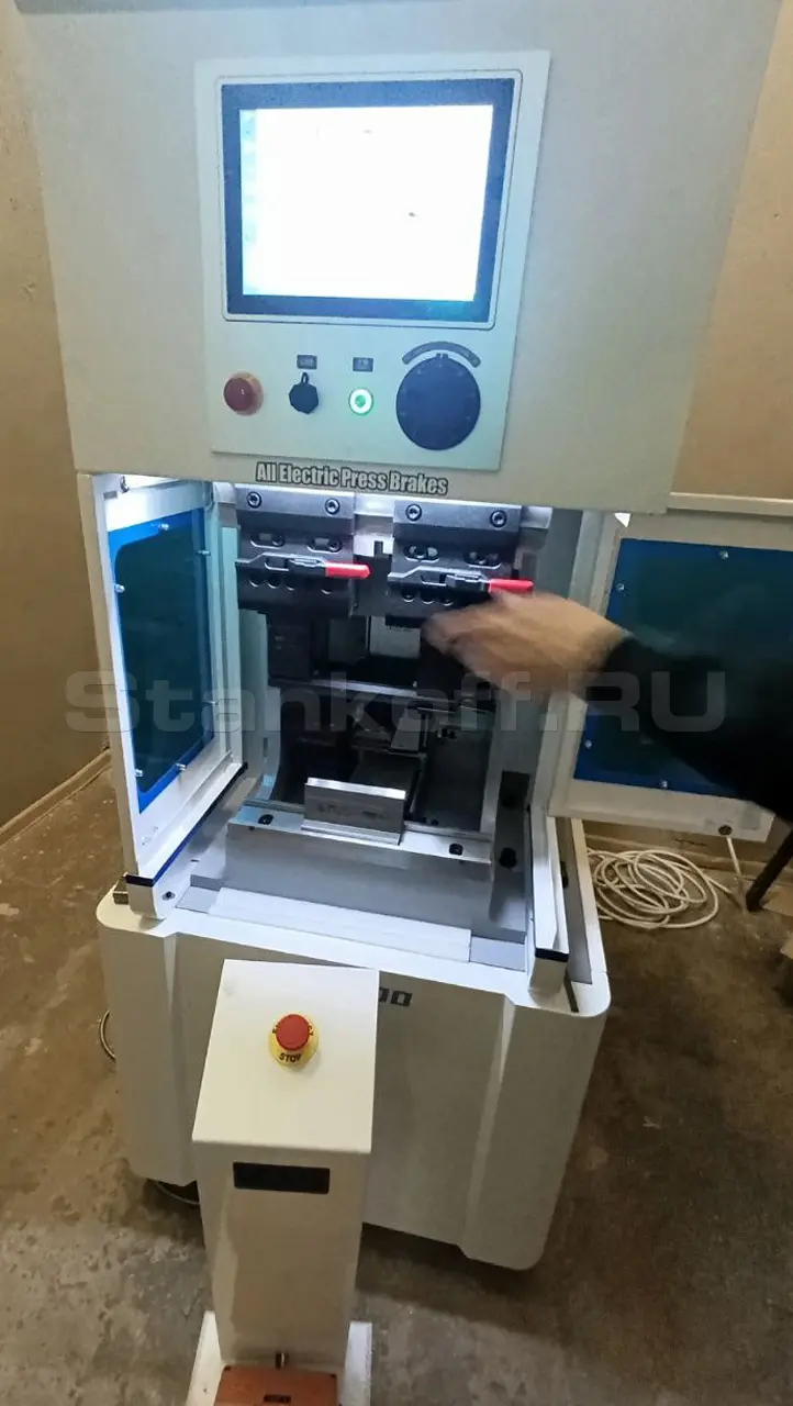 Электромеханический мини гибочный станок FMK 6/400 2 axis
