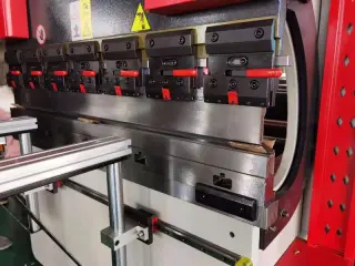 Синхронизированный гидравлический листогибочный пресс KPH 40-1300 4 axis — фото 2