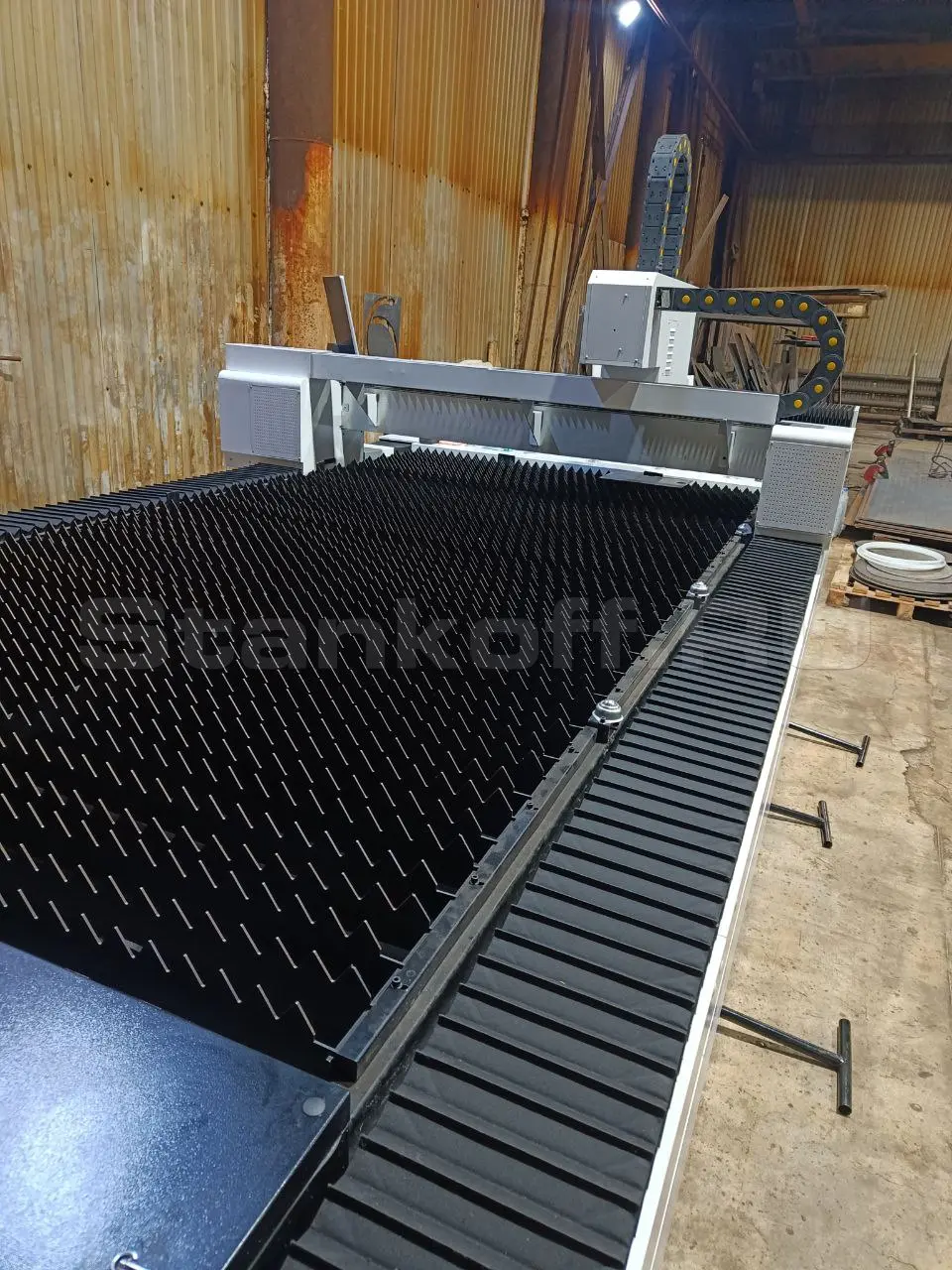 Пусконаладка оптоволоконного лазерного станка по металлу XTC-1530H/3000 Raycus в Миассе