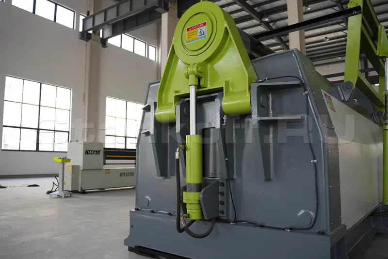 Четырехвалковый листогибочный станок KRRASS с ЧПУ W12-8x2000