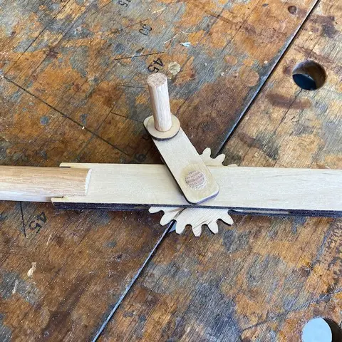 Три классных DIY проекта — игрушки для ребенка своими руками [Чертежи прилагаются]