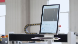 Оптоволоконный лазерный станок для резки металла XTC-1530W/6000 Raycus