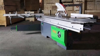 Форматно-раскроечный станок с роликовой кареткой и наклоном пилы W10D