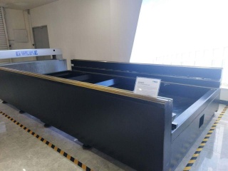 Оптоволоконный лазер с краном для погрузки листа LF3015GA/12000 Raycus