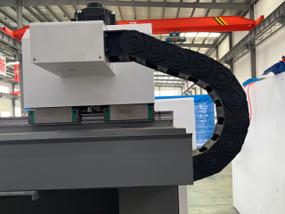 Оптоволоконный лазерный труборез HGTECH TS550-1212-3C/12000 Raycus