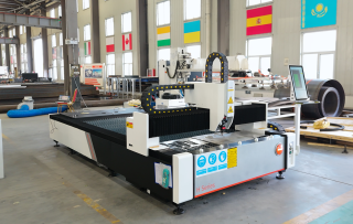 Оптоволоконный станок для резки металла XTC-1530H/3000 Raycus/Reci