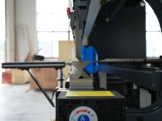 Гидравлический листогибочный 8-осевой пресс KRRASS PBS 135/3200 8 axis