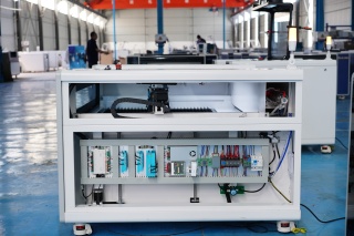 Лазерно-гравировальный станок с подъемным столом LC-1610/M7-S300W