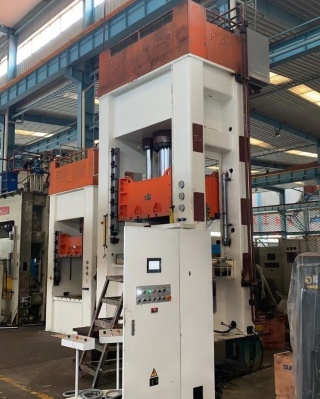 Гидравлический пресс YGM-630КL
