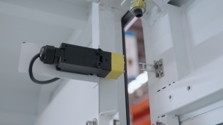 Оптоволоконный лазерный станок в защитной кабине XTC-1560G/6000 Raycus