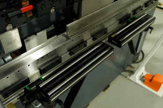 Электрический листогибочный пресс EPP 50/1650 4 axis