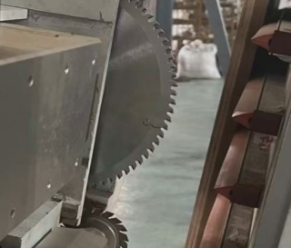 Вертикальный форматно-раскроечный станок QF-CB25215S