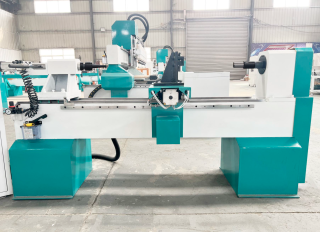 Токарный станок по дереву с ЧПУ LR-0820