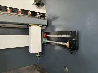 Гидравлический листогибочный 8-осевой пресс KRRASS PBS 400/6000 8 axis