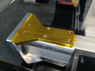 Оптоволоконный труборез с горизонтальным креплением XTC-TK240-6/6000 Raycus