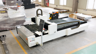 Оптоволоконный лазерный станок для резки металла XTC-1530W/12000 Raycus