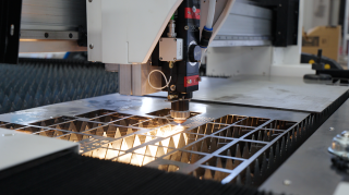 Оптоволоконный станок для резки металла XTC-1530H/3000 Raycus/Reci