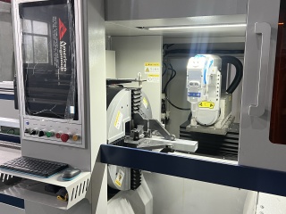 Оптоволоконный лазерный труборез с наклонной головой и автоматической системой погрузки A16-CA/3000 Raycus 5-Axis UNI