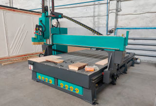 Фрезерный станок с ЧПУ TS 2040 ATC R (С поворотным шпинделем)