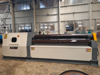 Четырехвалковый листогибочный станок с ЧПУ W12-16x3000