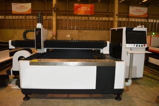 Оптоволоконный лазерный станок для резки листового металла и труб XTC-1530WT/2500 IPG
