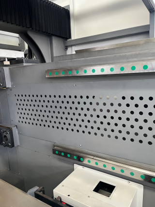 Оптоволоконный лазерный труборез HGTECH TS1212-3C/12000 Raycus