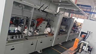 Автоматический кромкооблицовочный станок ZY-B1822(JC)