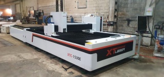 Оптоволоконный лазерный станок для резки металла XTC-1530E/1500 Max