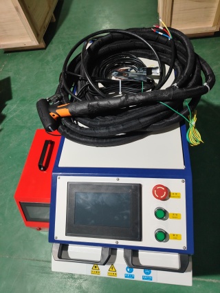 Оптоволоконный лазерный сварочный аппарат + лазерный очиститель + лазерный резак 4 в 1  LWC-2000/Raycus