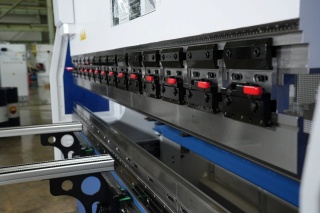 Гидравлический листогибочный пресс PBC-110/2500