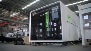 Оптоволоконный лазерный станок в защитной кабине XTC-1560G/6000 Raycus