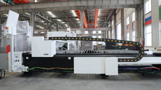 Оптоволоконный лазерный станок для резки металла XTC-1530W/6000 Raycus