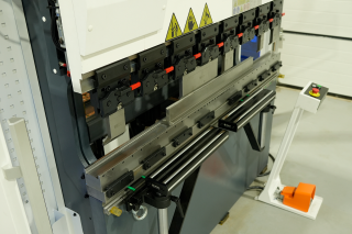 Электрический листогибочный пресс EPP 50/1650 4 axis