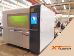 Оптоволоконный лазерный станок в защитной кабине XTC-F1309S/3000 IPG