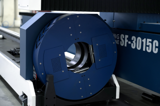 Оптоволоконный лазерный станок для резки листов и труб SF-3015C/3000 Raycus