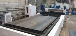 Оптоволоконный лазерный станок для резки металла XTC-1530E/1500 Max