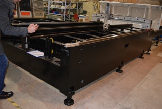 Станок оптоволоконной лазерной резки закрытого типа XTC-1530G/2500 IPG