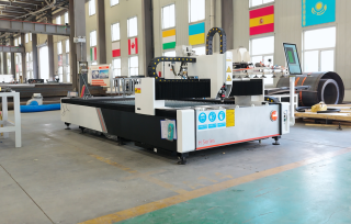 Оптоволоконный станок для резки металла XTC-1530H/3000 Raycus/Reci