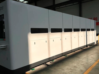 Высокомощный оптоволоконный лазерный станок для резки металла со сменным столом HGTECH SMART-6015 PRO/12000 Raycus