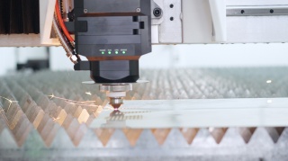 Оптоволоконный лазерный станок в защитной кабине XTC-1530G/6000 Raycus