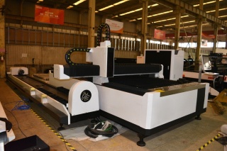 Установка волоконной лазерной резки листового металла и труб XTC-1530WT/1000 Raycus