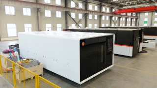 Высокомощный оптоволоконный лазерный станок в защитной кабине XTC-2060GP/20000 Raycus